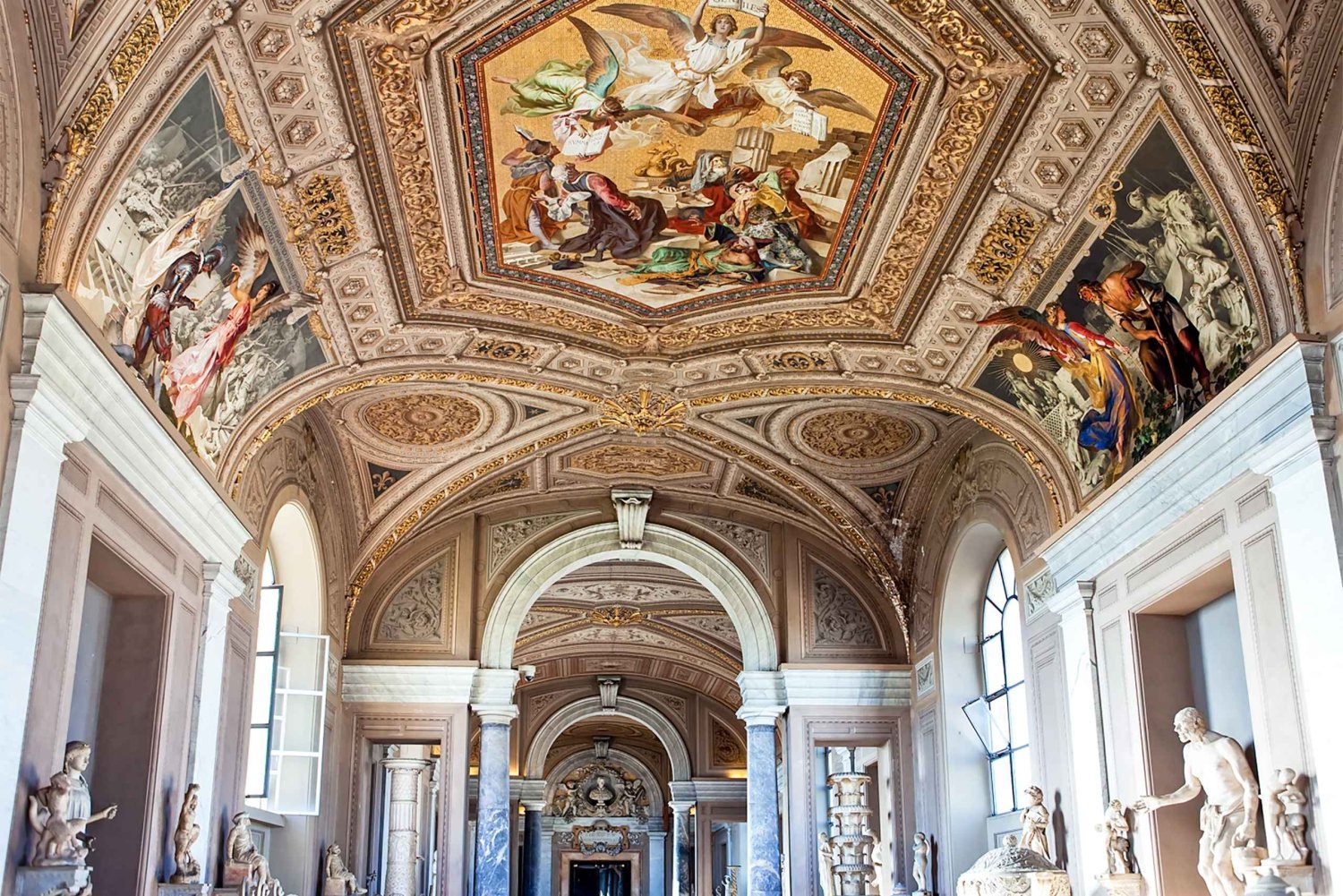 ローマ：バチカン美術館とシスティーナ礼拝堂の優先入場チケット