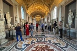 Rooma: yksityinen kierros Vatikaanissa suoralla sisäänpääsyllä ja asiantuntevalla oppaalla