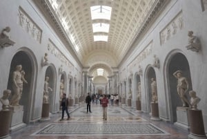 Rooma: yksityinen kierros Vatikaanissa suoralla sisäänpääsyllä ja asiantuntevalla oppaalla