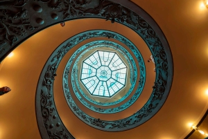 ローマ：バチカン美術館、システィーナ礼拝堂、サンピエトロ大聖堂のツアーとアペリティーボをお楽しみください