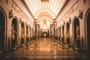ローマ：バチカン美術館、システィーナ礼拝堂、サンピエトロ大聖堂のツアーとアペリティーボをお楽しみください