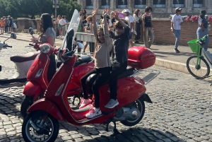 Rzym: wycieczka fotograficzna skuterem Vespa z najważniejszymi zabytkami miasta