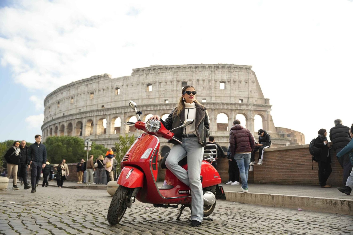 Roma: giro in Vespa con un fotografo professionista
