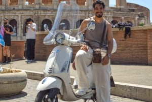 Rome: Vespa tour “When in Rome” with Dessert and Photography
