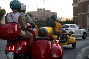 ローマ：ホテル送迎付きベスパサイドカーツアー&ジェラート