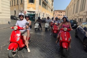 Rome: Vespa Tour with Local Guide