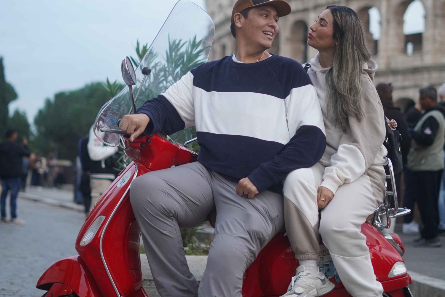 Rzym: wycieczka skuterem Vespa z usługami fotograficznymi Najważniejsze atrakcje w małej grupie