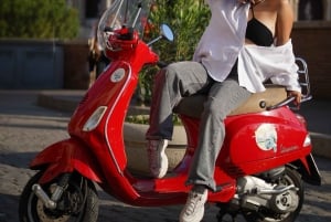 Rzym: wycieczka skuterem Vespa z usługami fotograficznymi Najważniejsze atrakcje w małej grupie