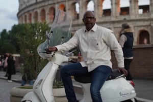 Rzym: wycieczka skuterem Vespa z usługami fotograficznymi Najważniejsze atrakcje w małej grupie