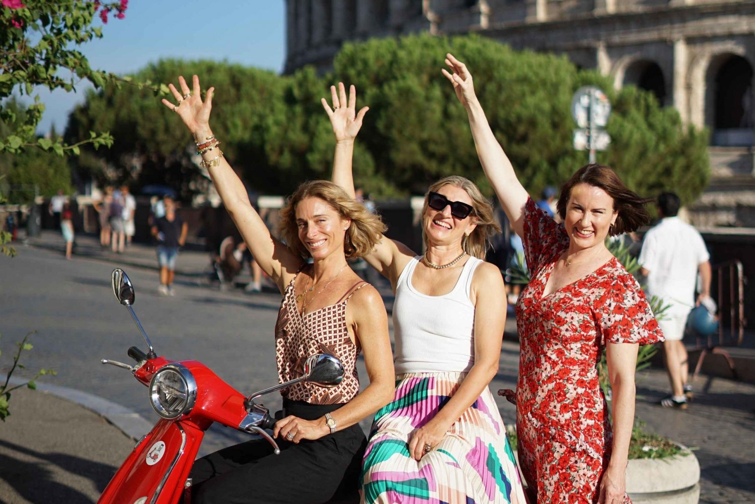 Rome: Vespa Tour with Pro Photoshoot