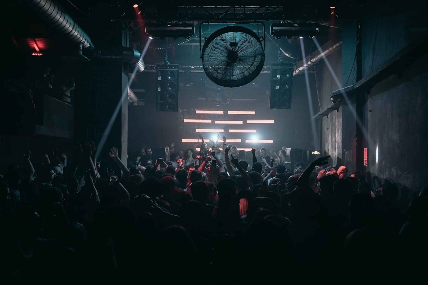 Rome: VIP Nightlife Experience with Open Bar and Bus Tour