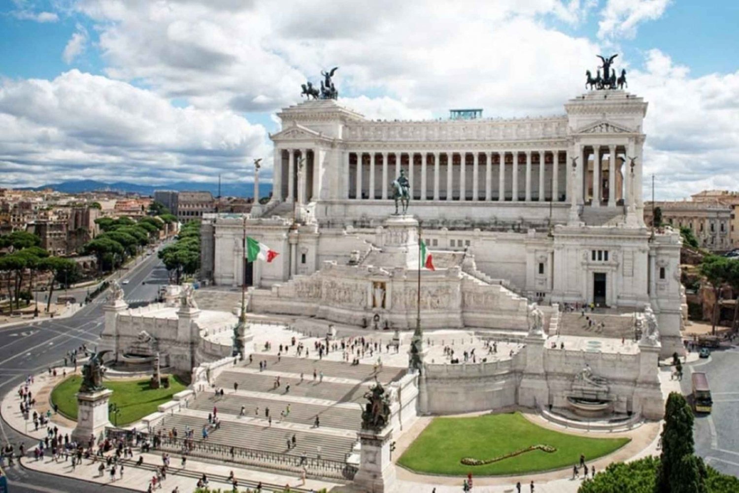 Rome: Vittoriano with Rooftop & Palazzo Venezia Hosted Entry