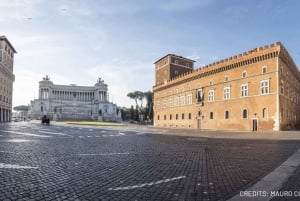 Rome: Vittoriano met dak & Palazzo Venezia Entree met gids