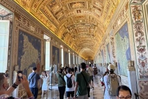 Rome's Best Walking Tour Of Vatican Museum & Sistine Chapel.