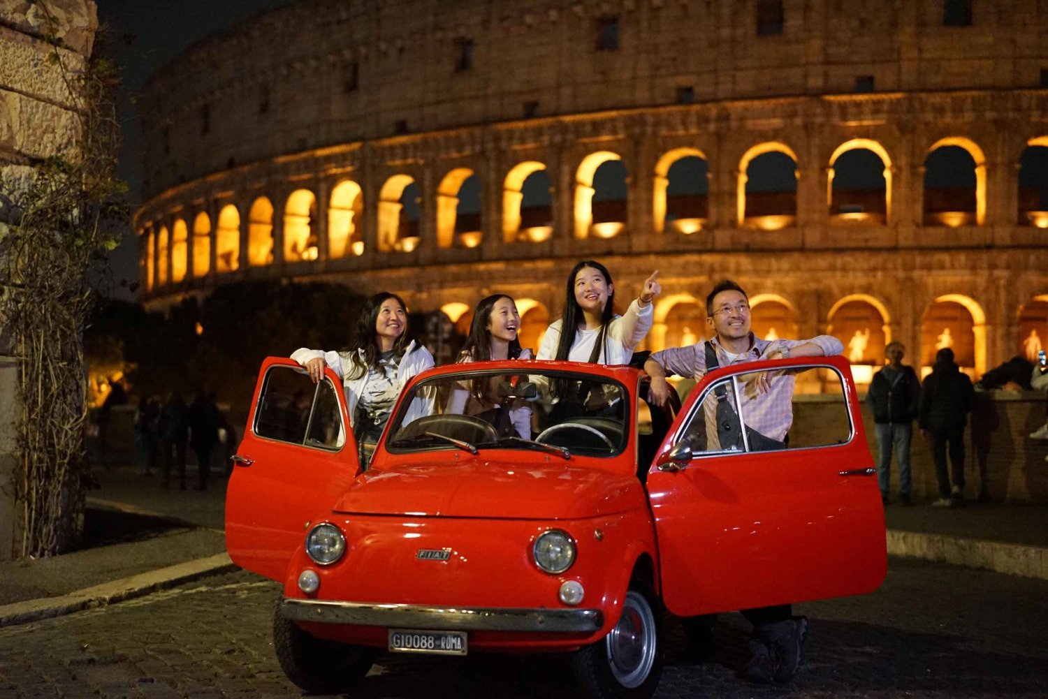 Roma: Tour Nocturno Mágico en Coche de Época