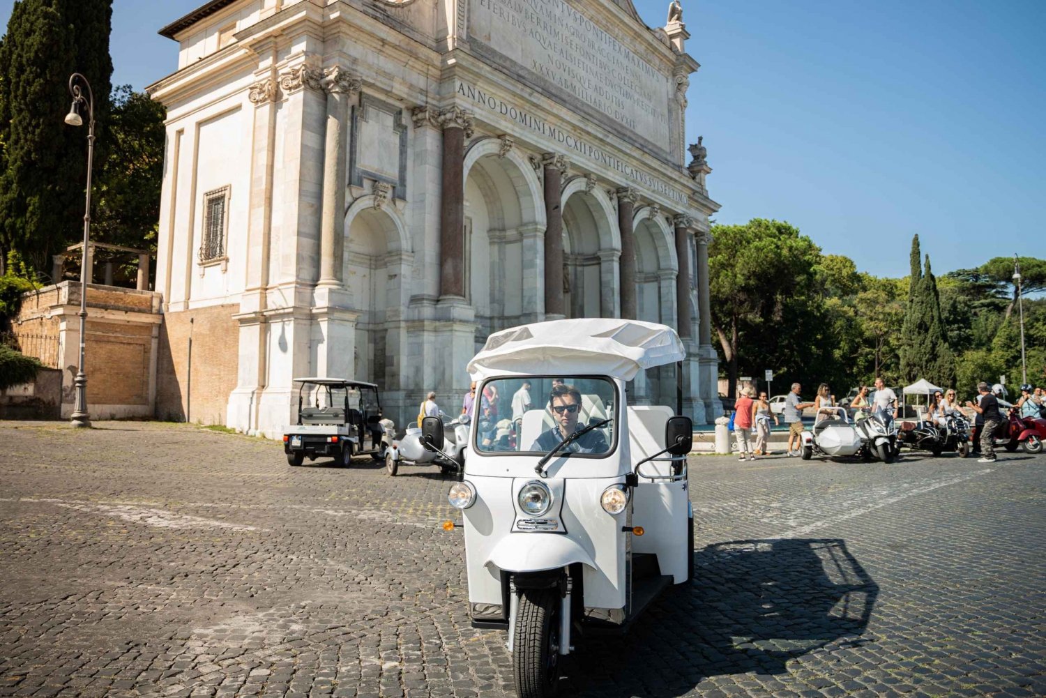 Rome: 2-Hour Vip Tuk-tuk tour with Hotel Pickup