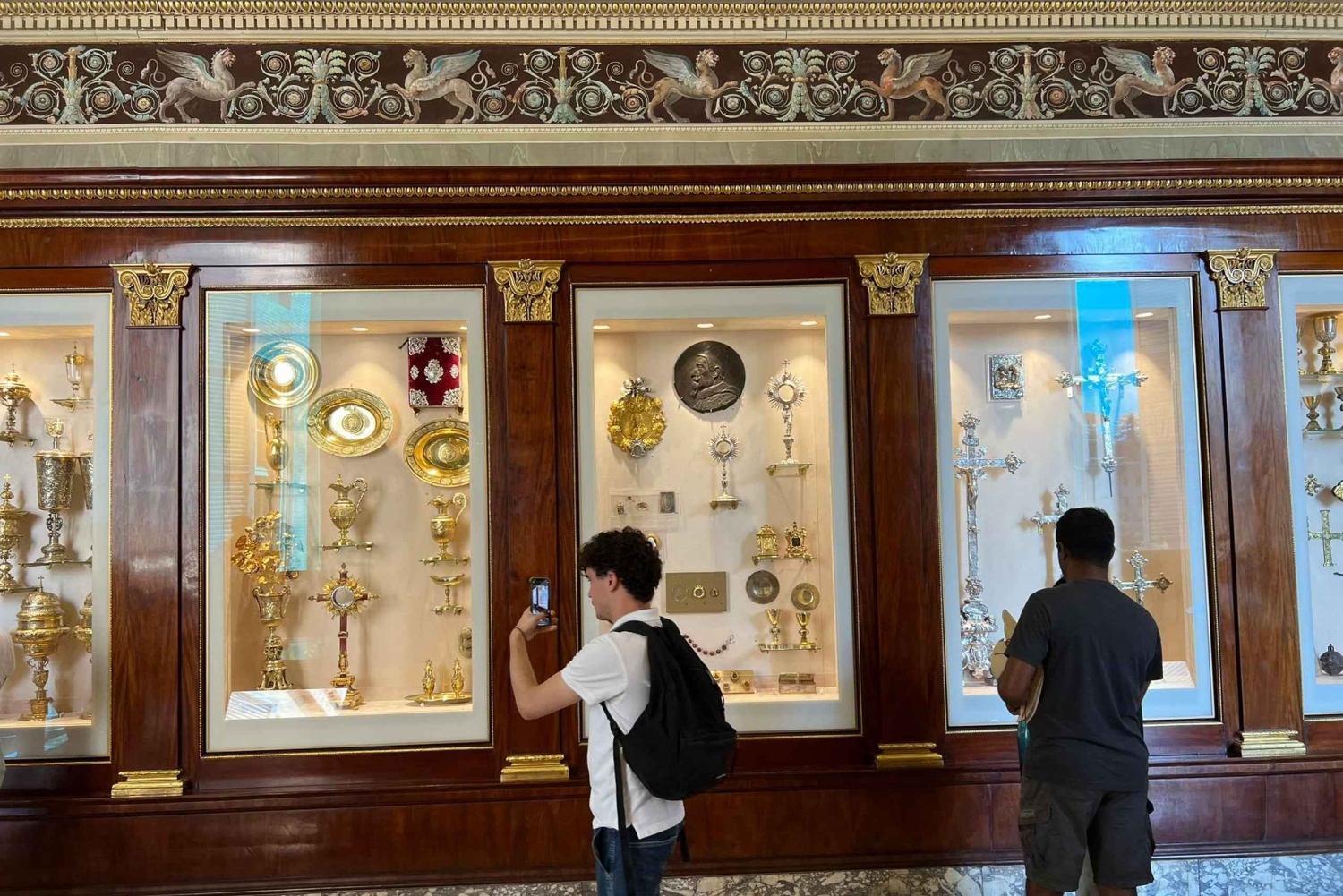 Gå förbi kön till Vatikanmuseet, Sixtinska kapellet och basilikan