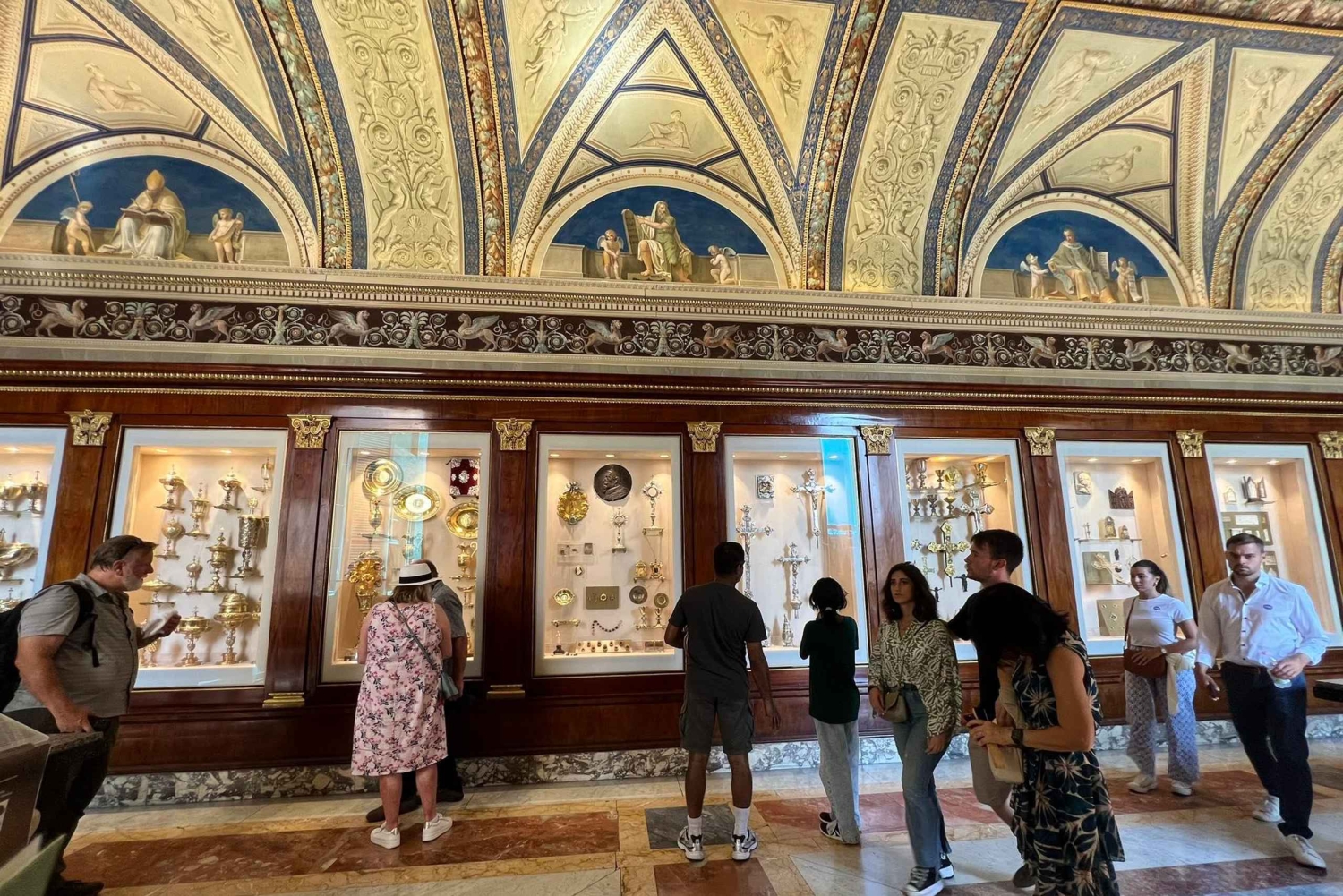 Gå förbi kön till Vatikanmuseet, Sixtinska kapellet och basilikan