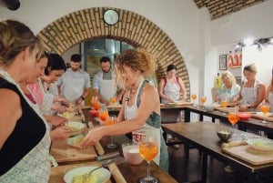 Spritz & Spaghetti: aula de massas com bebidas em Roma