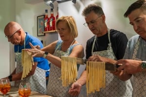 Spritz & Spaghetti: aula de massas com bebidas em Roma