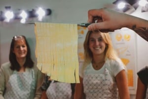 Spritz & Spaghetti: aula de massas com bebidas em Roma