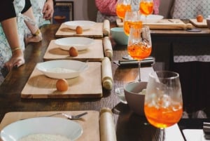 Spritz & Spaghetti: aula de massas com bebidas em Roma