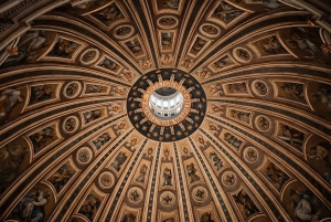 サン・ピエトロ大聖堂：聖年の扉とバチカンのグロットツアーをご覧ください