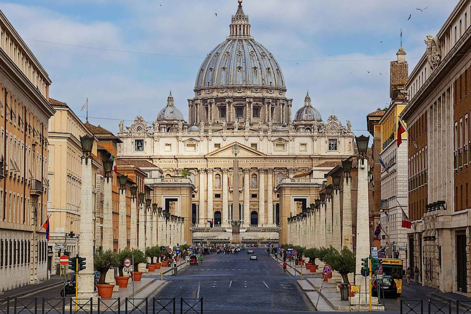 Sint-Pietersbasiliek, La Pietà, pauselijke graven met koepel