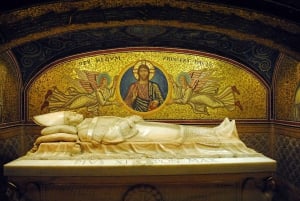 St.Peter's Basilica & Vatican Grottoes: Guided Tour in Rome