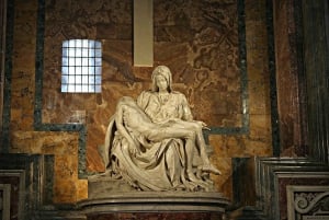St.Peter's Basilica & Vatican Grottoes: Guided Tour in Rome