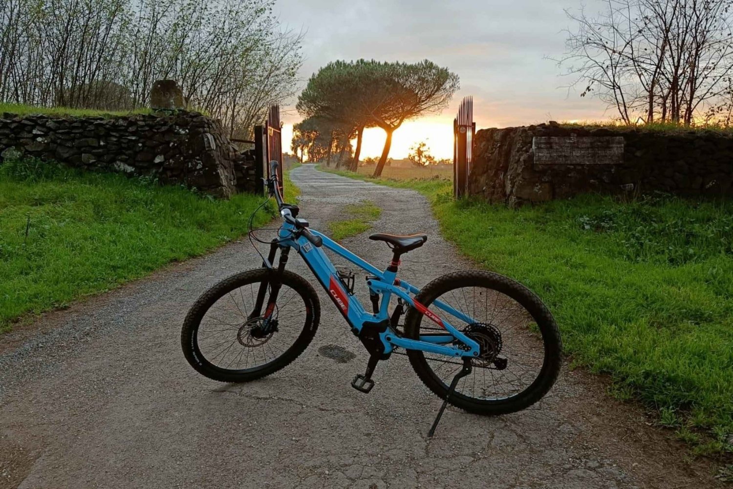 Sunset e-Bike Tour: Appian Way, Aqueducts, Catacombs & food.