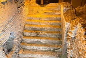 Rome: Trevi Fountain District Underground Tour and Ice Cream