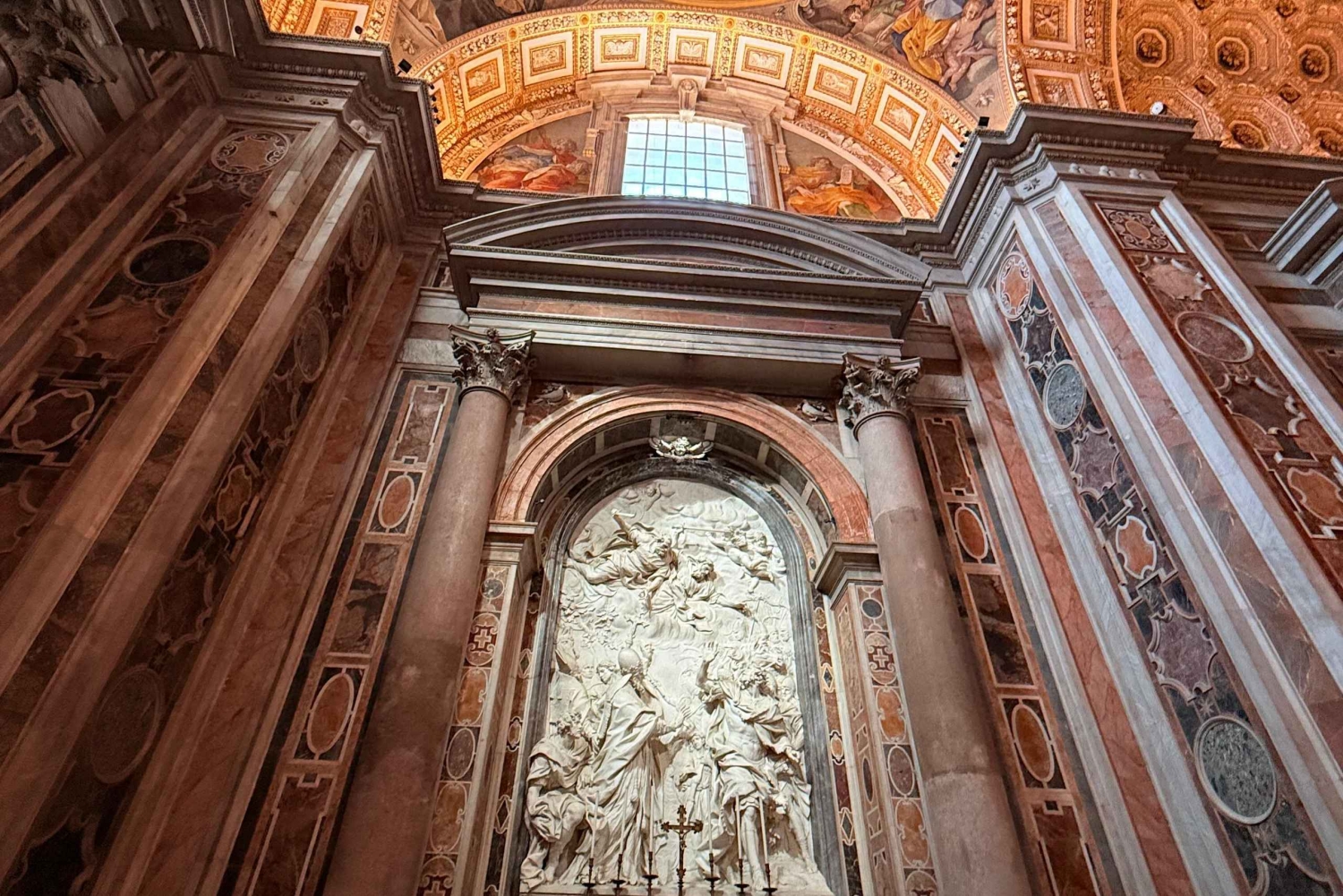 Vatikanen: Rundtur i basilikan med kupolvy och tillgång till underjorden