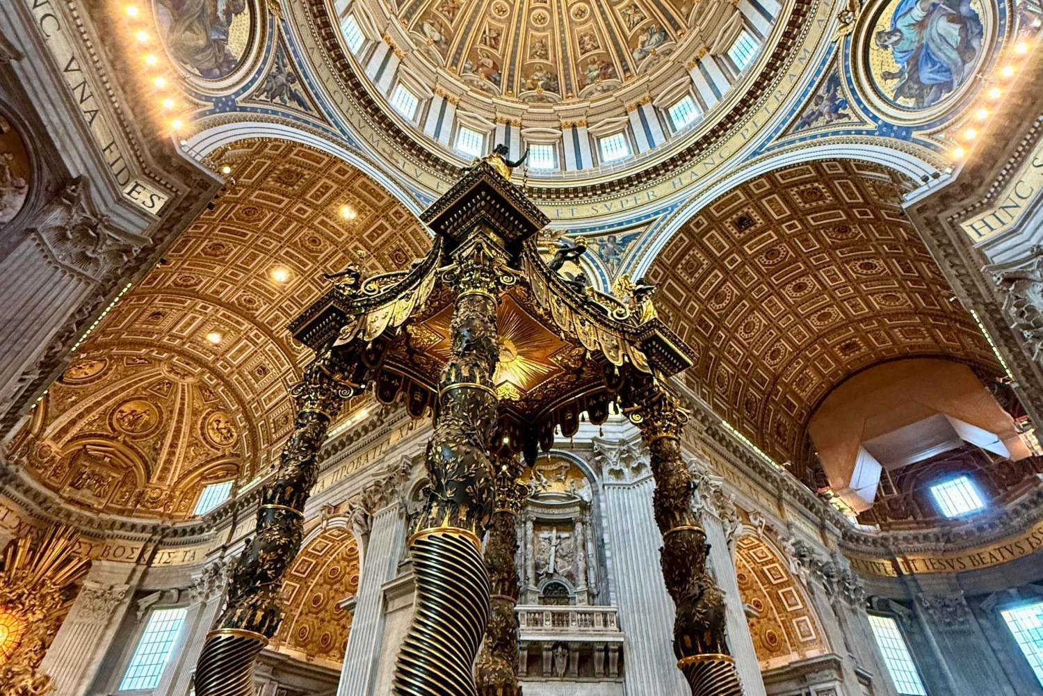 Vatikanen: Rundtur i basilikan med kupolvy och tillgång till underjorden