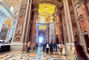 Vatikanen: Rundtur i basilikan med kupolvy och tillgång till underjorden