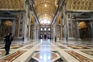 Rome : Visite guidée de la basilique Saint-Pierre avec les tombeaux des papes