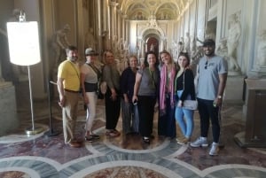 Visite en petit groupe des musées du Vatican avec accès à Saint-Pierre