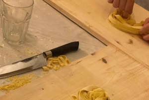Lezione di pasta al Vaticano con vino e tiramisù