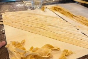 Lezione di pasta al Vaticano con vino e tiramisù