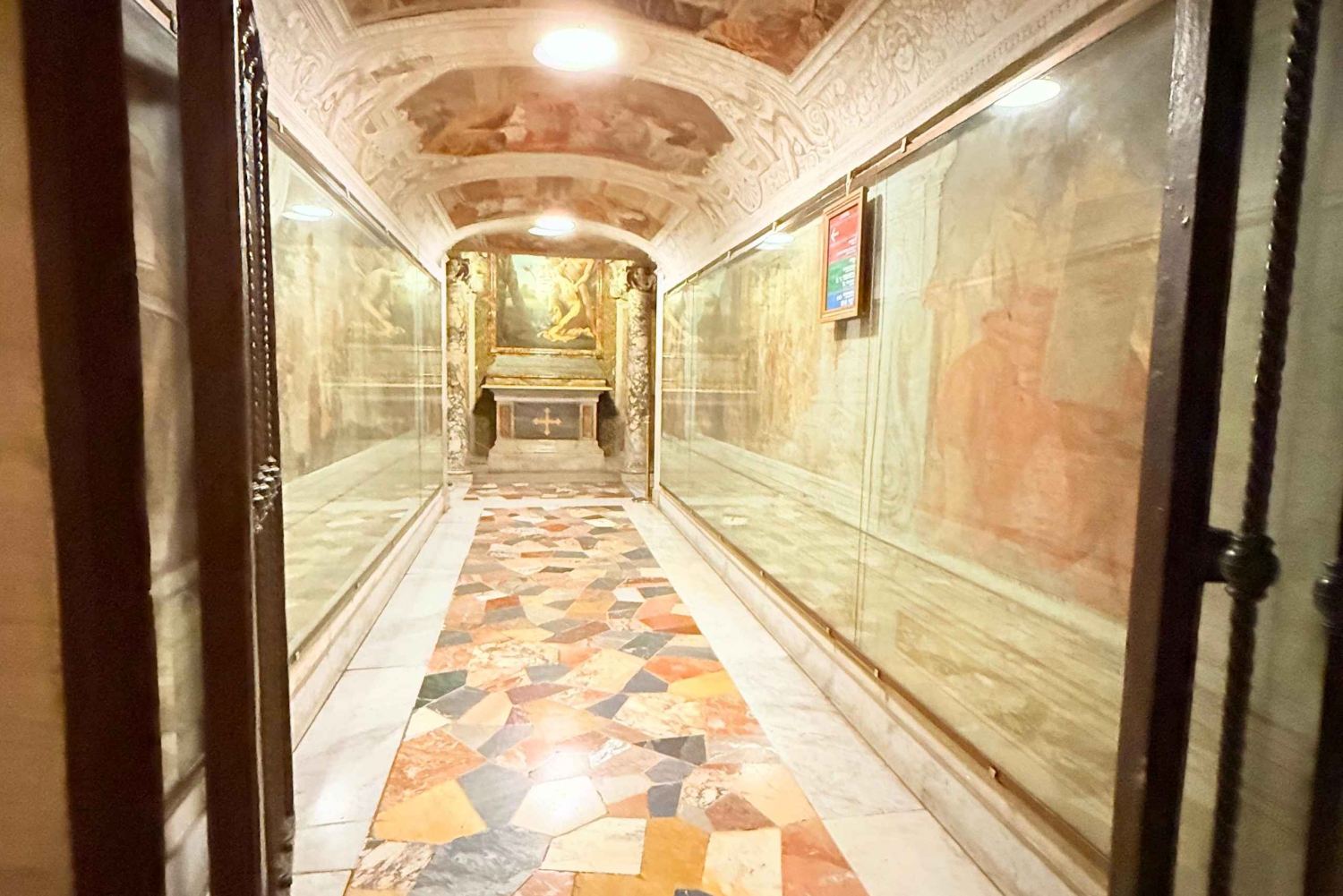 バチカン：サンピエトロ大聖堂、地下、ドーム登頂ツアーをご案内いたします