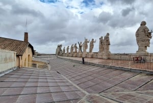 Vatikaani: Pietarinkirkko äänioppaineen ja vaihtoehdoineen.