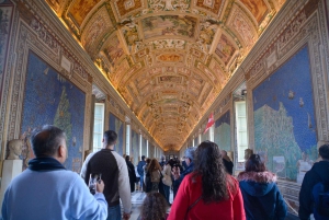 Vatikaanikierros: museot, Sikstuksen kappeli ja valinnainen sisäänpääsy basilikaan