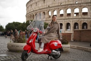 Rome: Guided Vespa Tour with Photo Stops