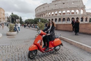 Giro in Vespa per le strade di Roma con fotografia