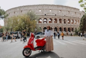 Giro in Vespa per le strade di Roma con fotografia