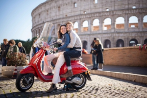 Rome: Vespa Tour with Photo Stops and Pickup (City Center)