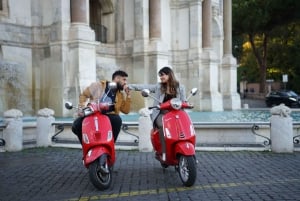 Rome: Vespa Tour with Photo Stops and Pickup (City Center)