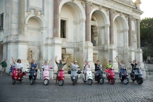 Rome: Vespa Tour with Photo Stops and Pickup (City Center)