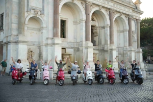 Rome: Vespa Tour with Photo Stops and Pickup (City Center)