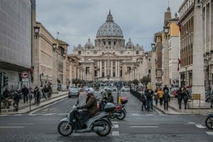 Walk in the Heart of Rome: The squares, the eternal history